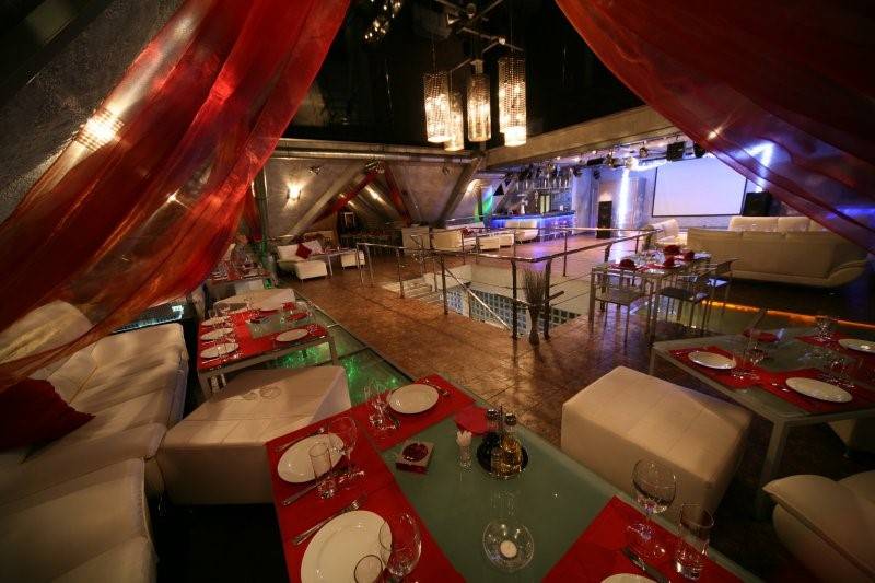 Боулинг в «Высотке» с рестораном в Москве